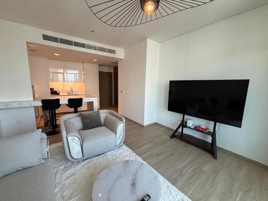 First Class 1br Luxurious Vogue Palace Apartment Dubai