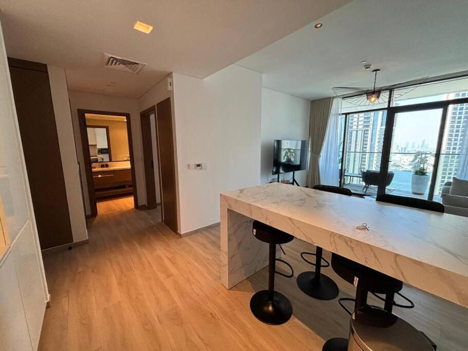 First Class 1br Luxurious Vogue Palace Apartment Dubai