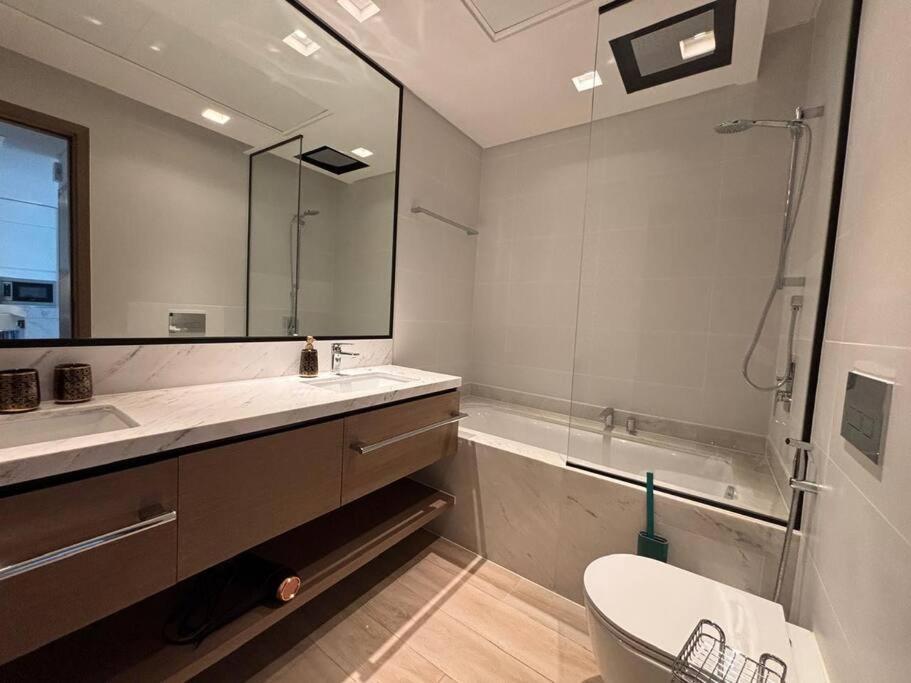 First Class 1br Luxurious Vogue Palace * Dubai